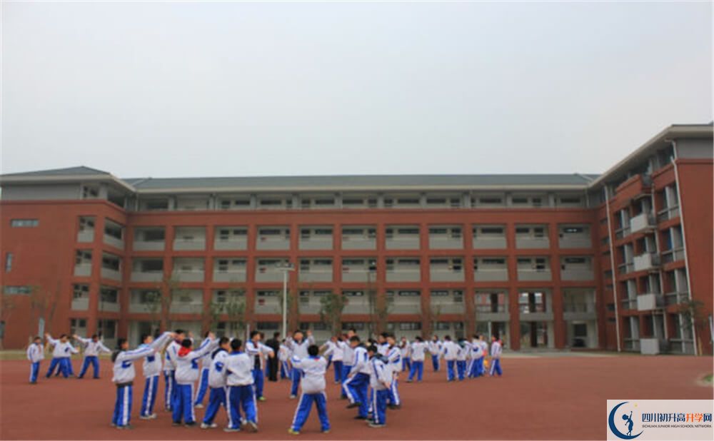 成都七中萬達(dá)學(xué)校的分?jǐn)?shù)線大概是多少分？