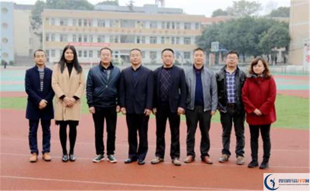 新都泰興中學(xué)高中歷年來的分?jǐn)?shù)線是多少？