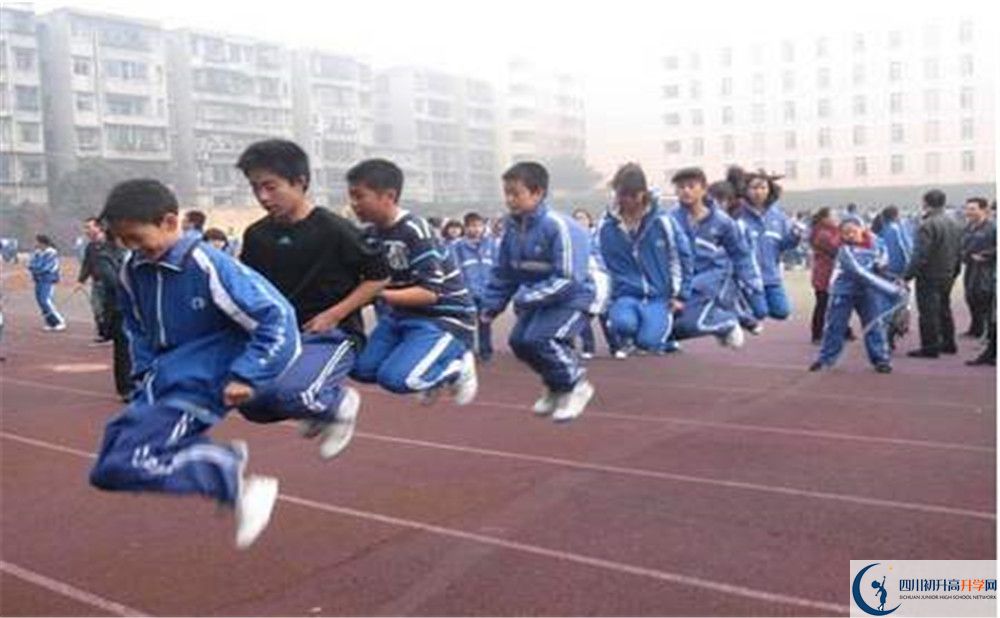成都新世紀外國語學校的分數(shù)線大概是多少？