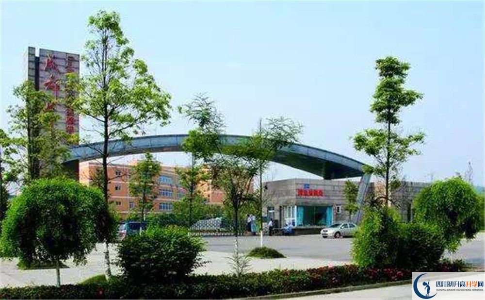 近幾年成都七中實(shí)驗(yàn)學(xué)校高中錄取的分?jǐn)?shù)線是多少？
