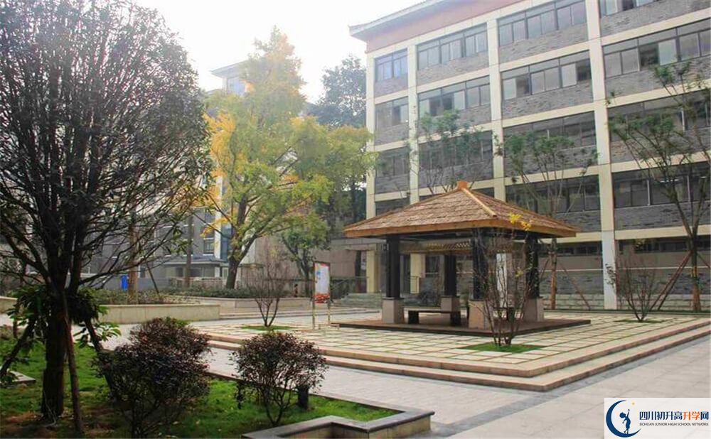 成都市西北中學高中歷年來的分數(shù)線是多少分？