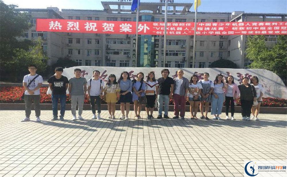 近幾年成都棠湖外國(guó)語學(xué)校高中錄取的分?jǐn)?shù)線是多少？
