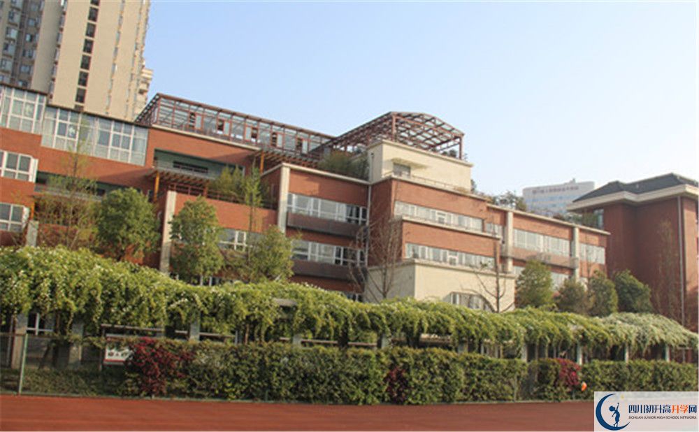 成都七中八一學(xué)校住宿條件怎么樣？