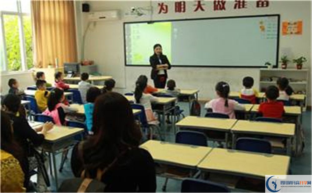 北大附中成都新津為明學校地址在哪里？