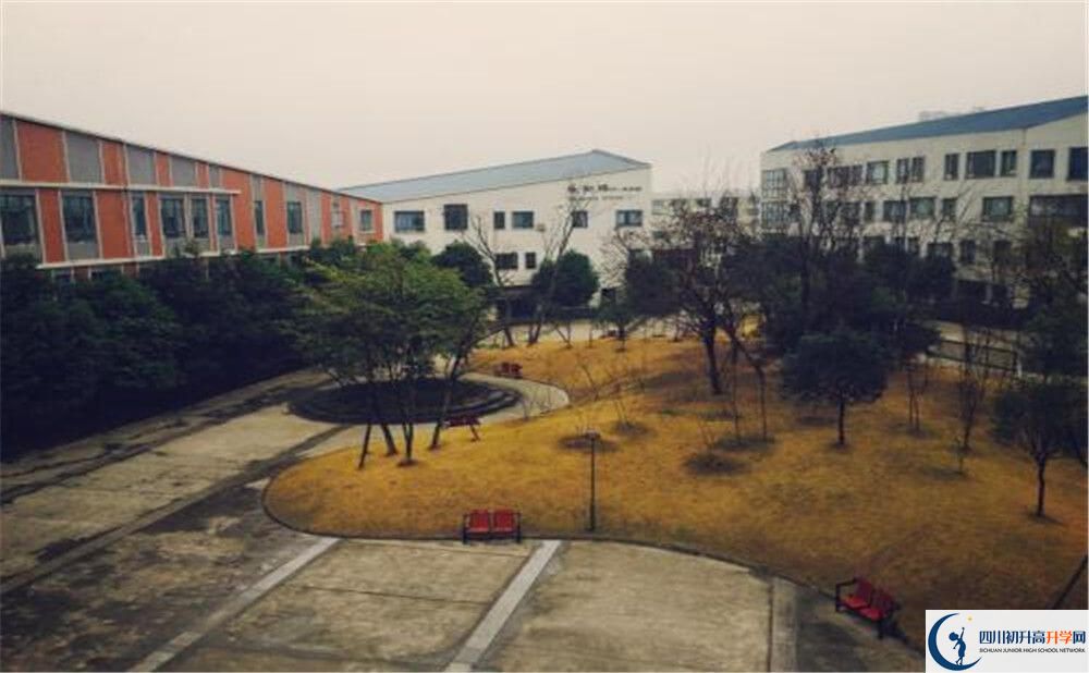 成都實(shí)驗(yàn)外國語學(xué)校（西區(qū)）高一多久放一次假？