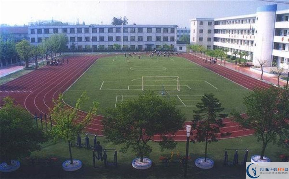 成都成飛中學住宿費用是多少錢？