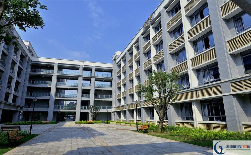 成都市第四十九中學高一多久放一次假？