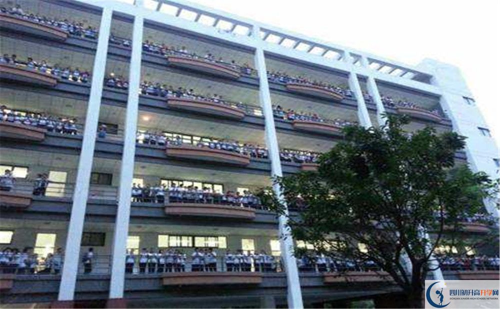 成都樹德中學(xué)住宿費用是多少錢？