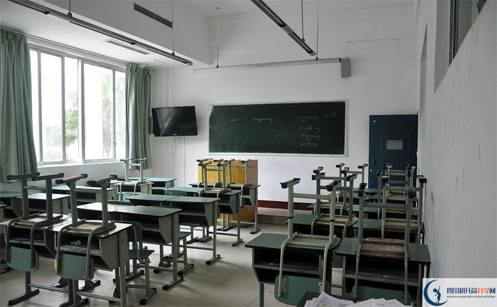 成都外國語學校高一多久放一次假？