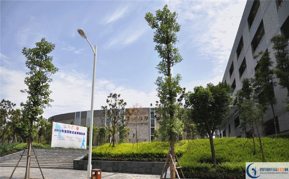 石室天府中學(xué)住宿費(fèi)用是多少？