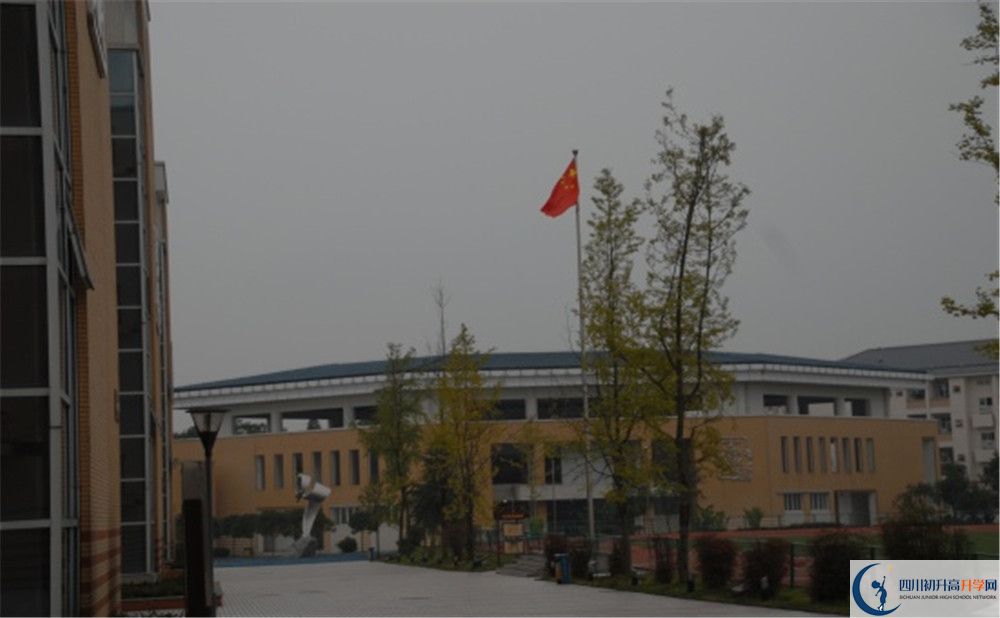 八一聚源高級(jí)中學(xué)地址怎么走？