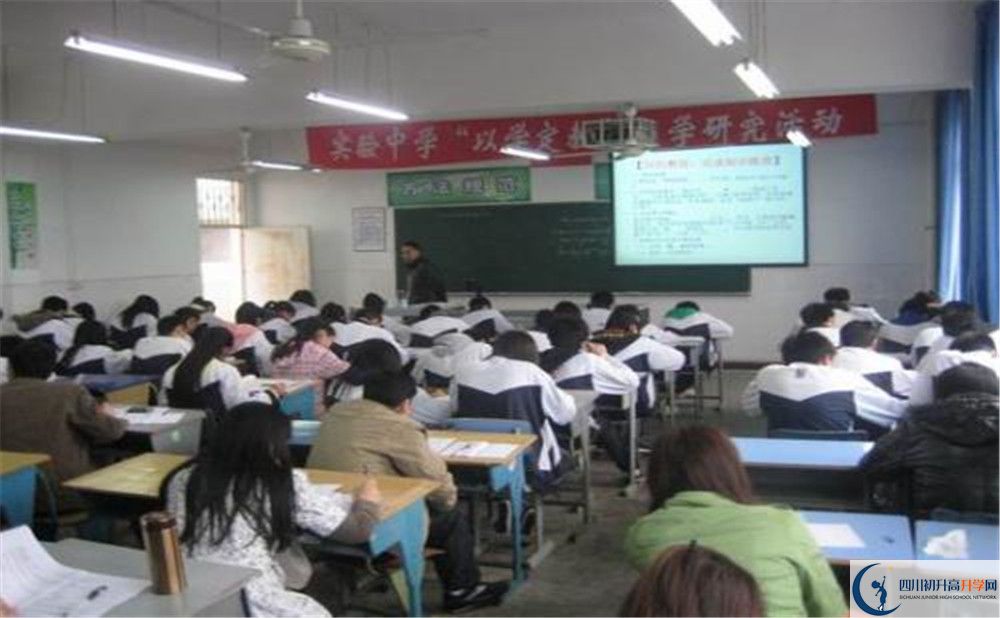 大邑縣實(shí)驗(yàn)中學(xué)住宿費(fèi)用是多少錢？