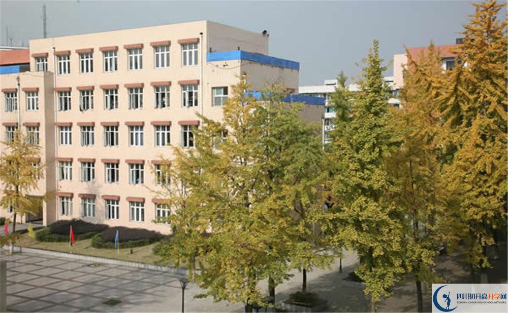 成都西藏中學的高中住宿怎么樣？
