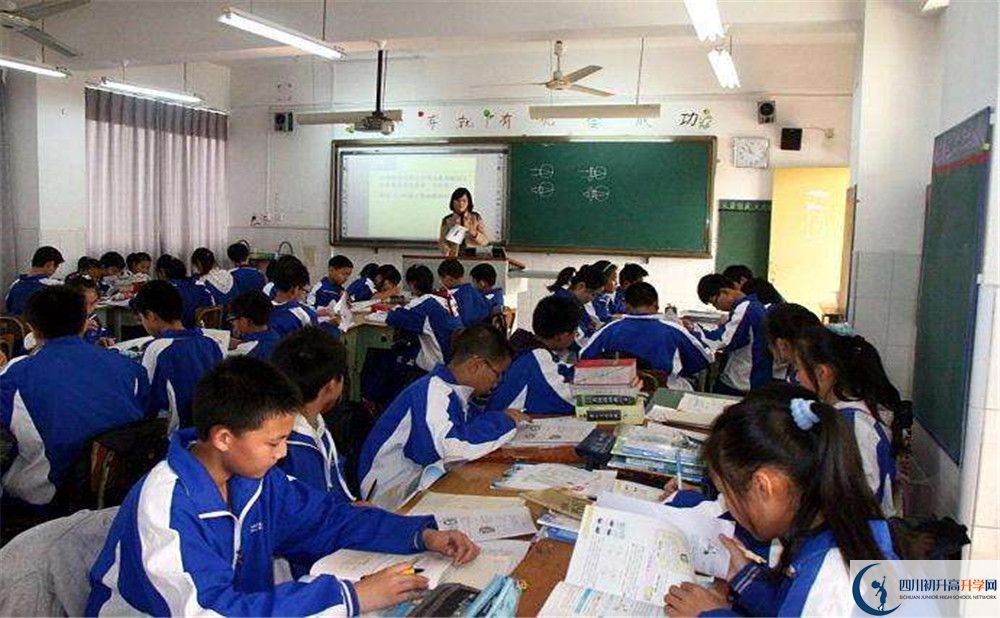 成都市第三十八中學(xué)高中住宿怎么樣？