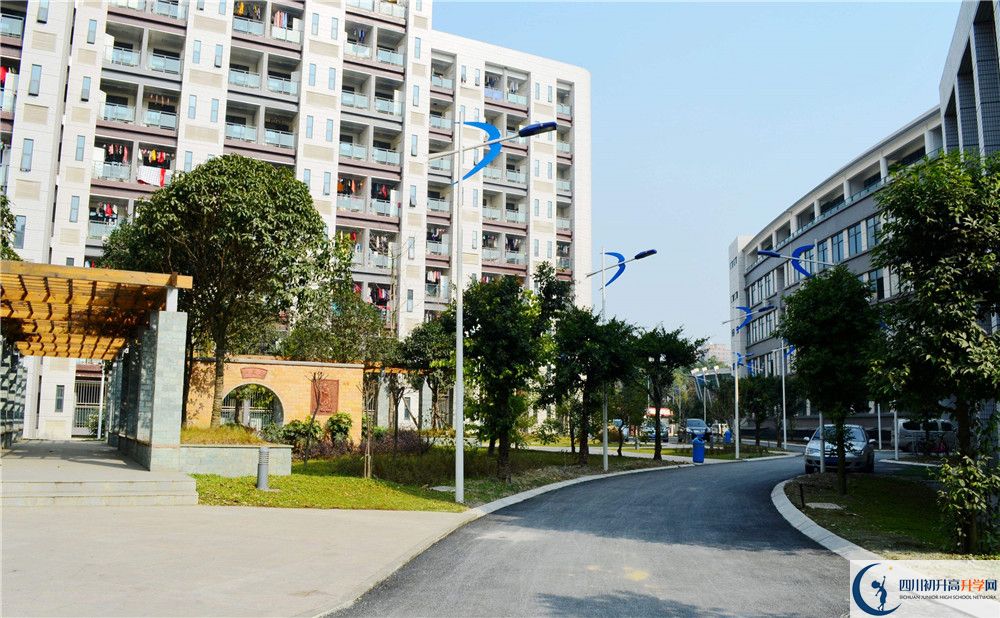大彎中學高中部地址在哪？
