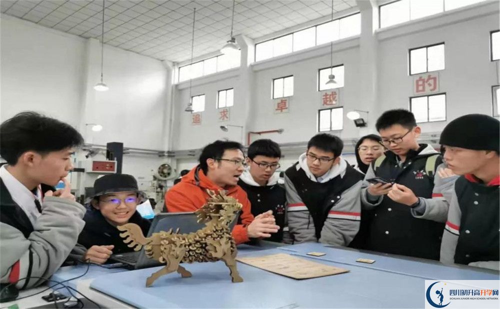 成都新津?yàn)槊鲗W(xué)校2020年外地生學(xué)費(fèi)是多少？
