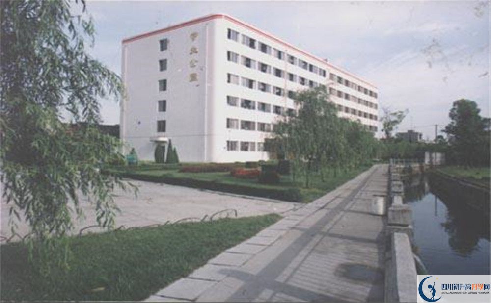 武侯高級中學(xué)平行班與實(shí)驗(yàn)班差多少？
