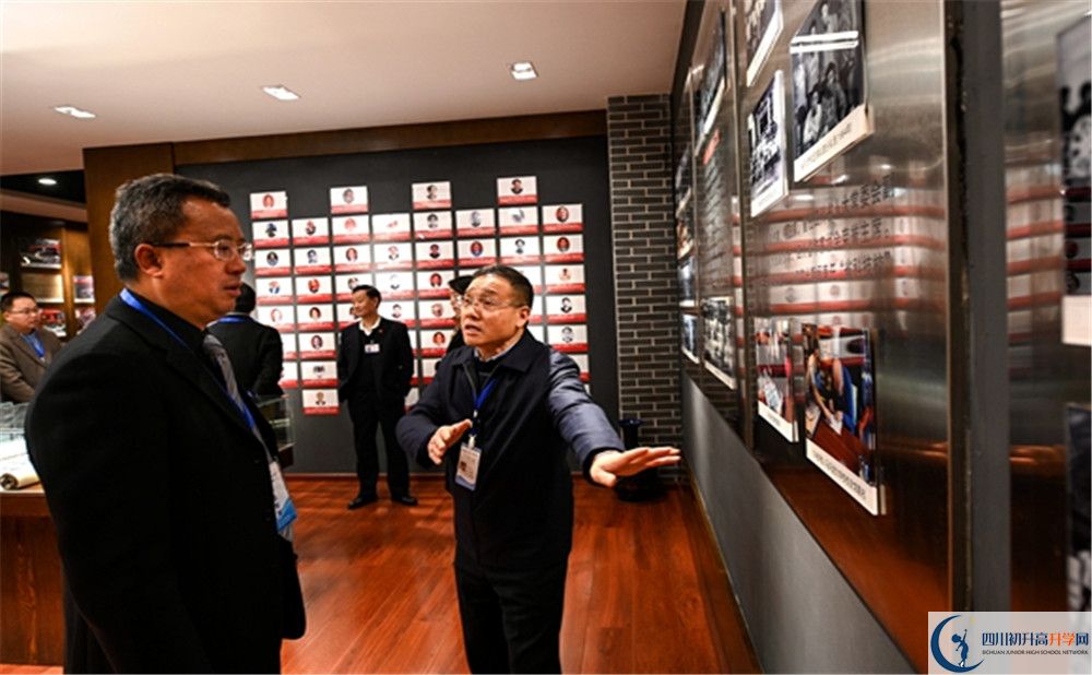 成都十二中平行班與實驗班差多少？