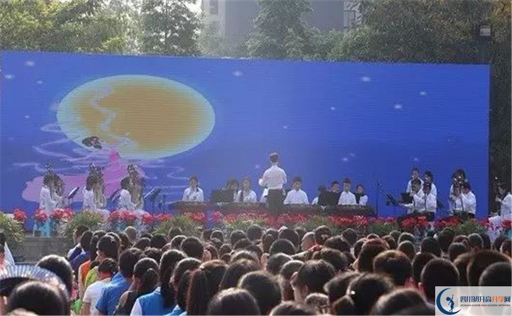 成都三十七中是私立還是公立學(xué)校？