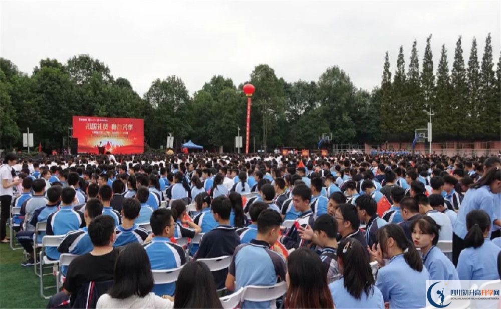 都江堰玉壘學校是私立還是公立學校？
