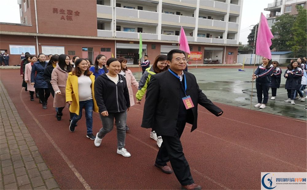 都江堰育才學(xué)校平行班與實(shí)驗(yàn)班差多少？