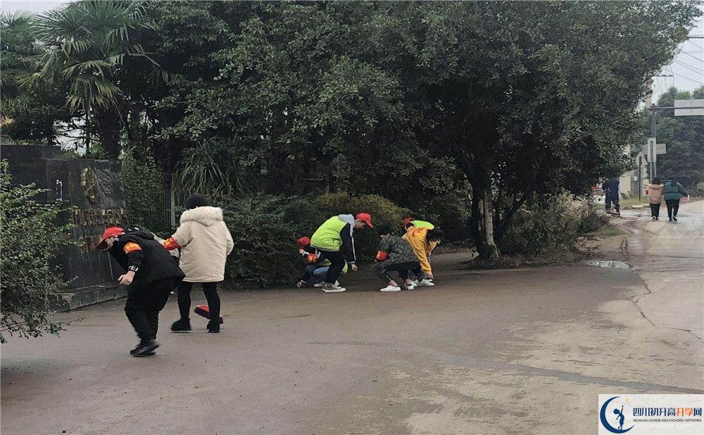 養(yǎng)馬中學(xué)位置在哪里？