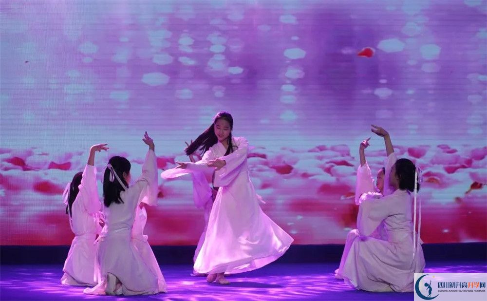 北京第二外國(guó)語(yǔ)學(xué)院成都附屬中學(xué)實(shí)驗(yàn)班人數(shù)是多少？