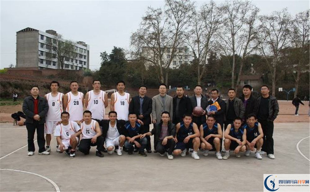 賈家中學平行班與實驗班差多少？