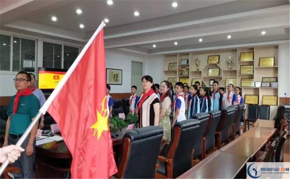 成都三十六中是重點(diǎn)中學(xué)嗎？
