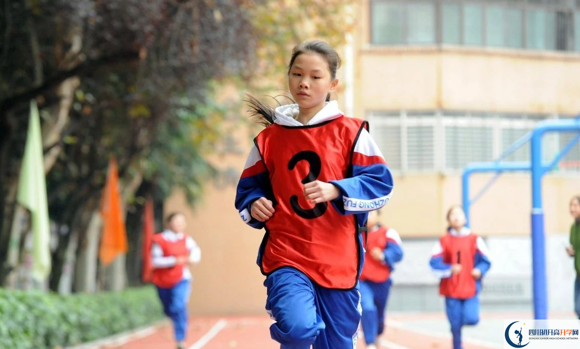 成都大學(xué)附屬中學(xué)高中平行班怎么樣？