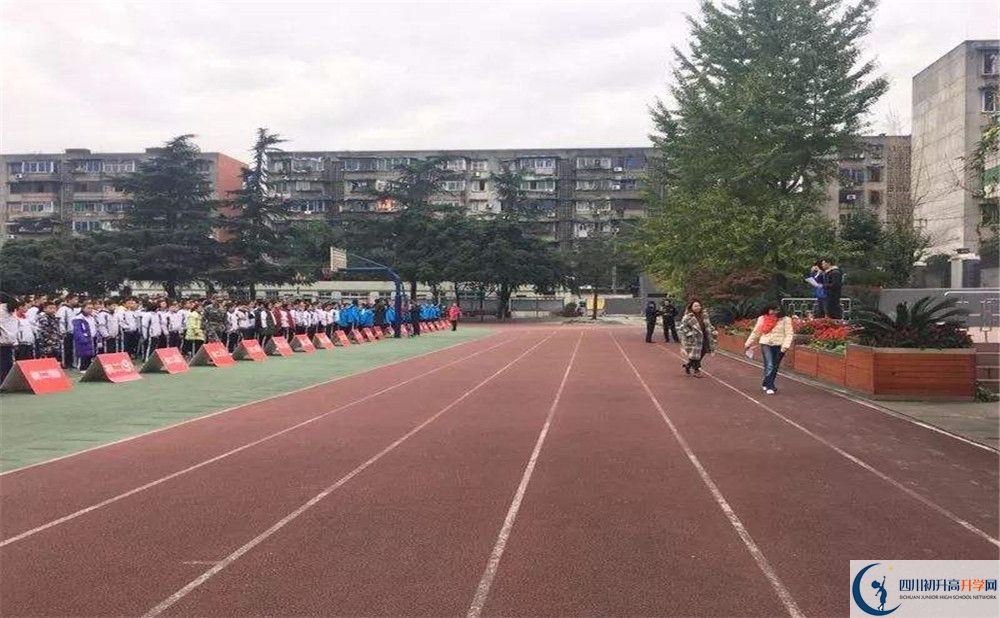 成都十八中實(shí)驗(yàn)班人數(shù)是多少？