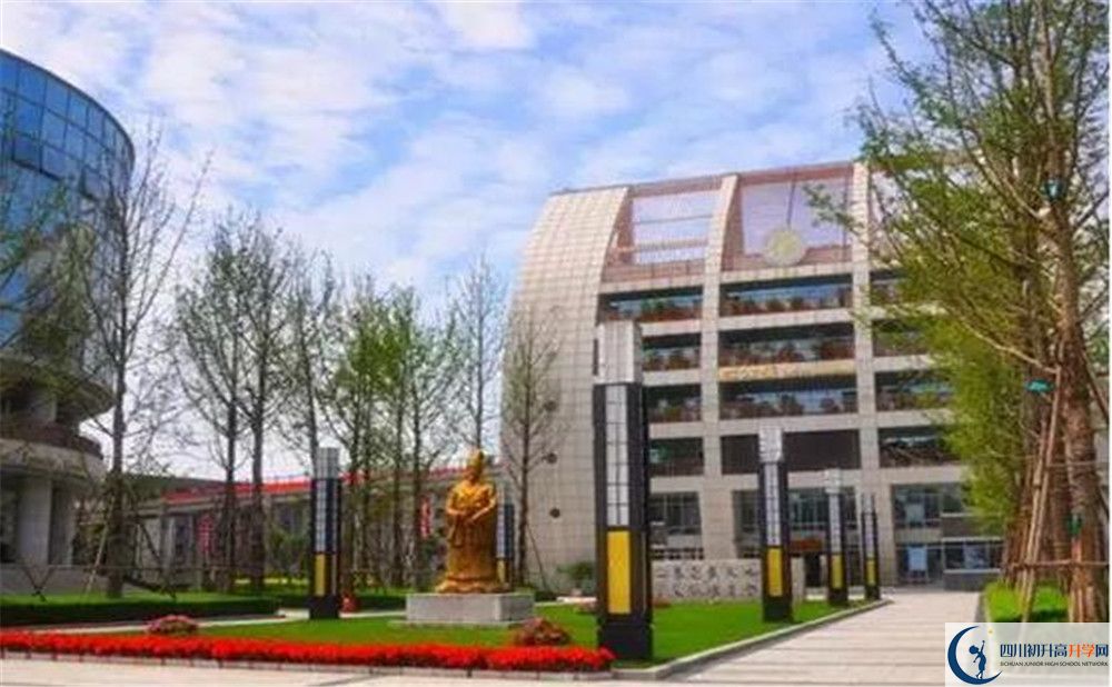 石室天府中學是私立收費嗎？