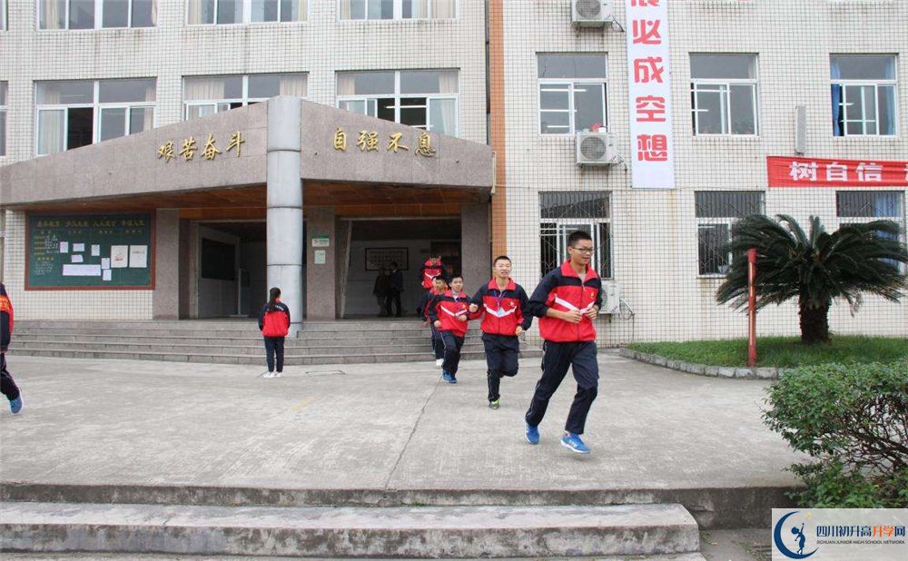 洛帶中學(xué)在全國(guó)高中排名是多少？