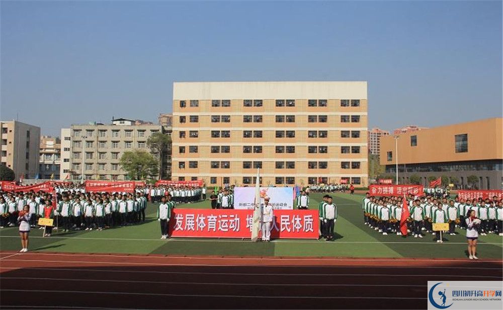 新都二中實(shí)驗(yàn)班人數(shù)是多少？
