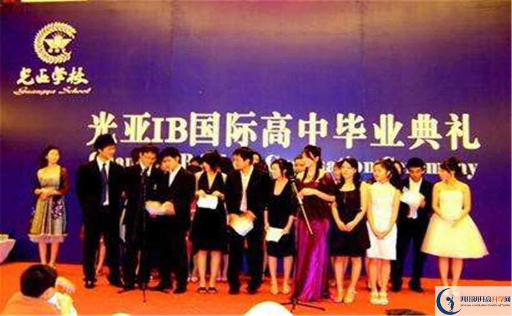 光亞學(xué)校實(shí)驗(yàn)班人數(shù)是多少？