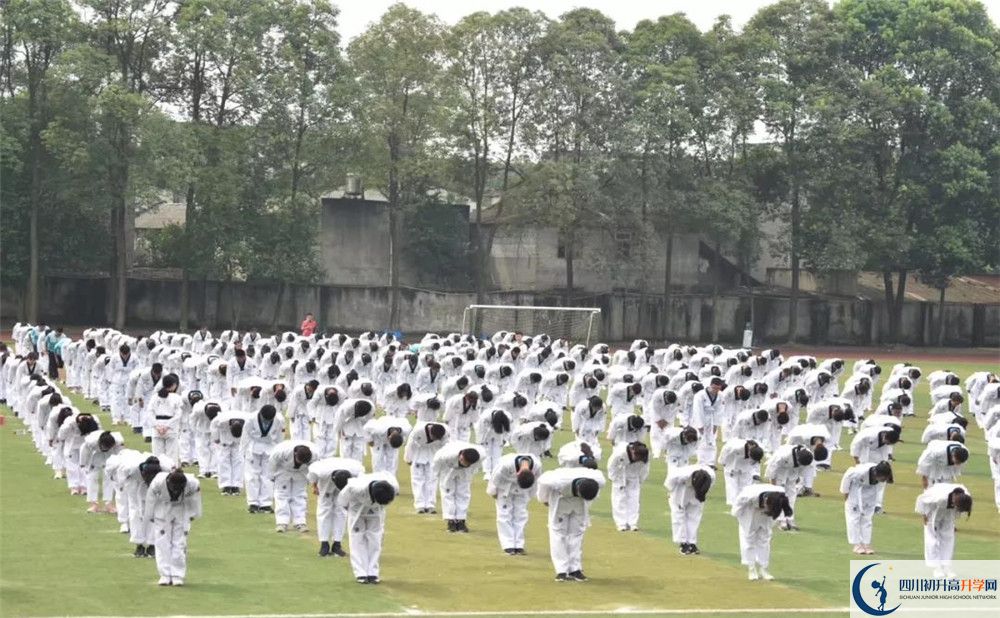 郫縣二中實驗班人數(shù)是多少？