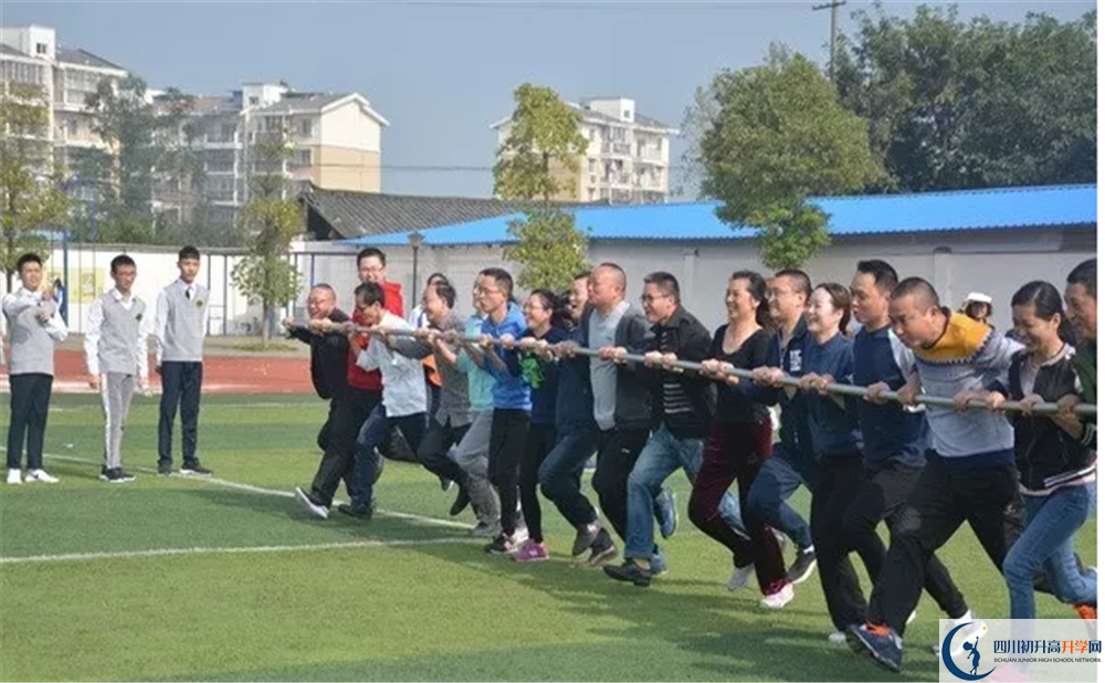 高埂中學是私立收費嗎？