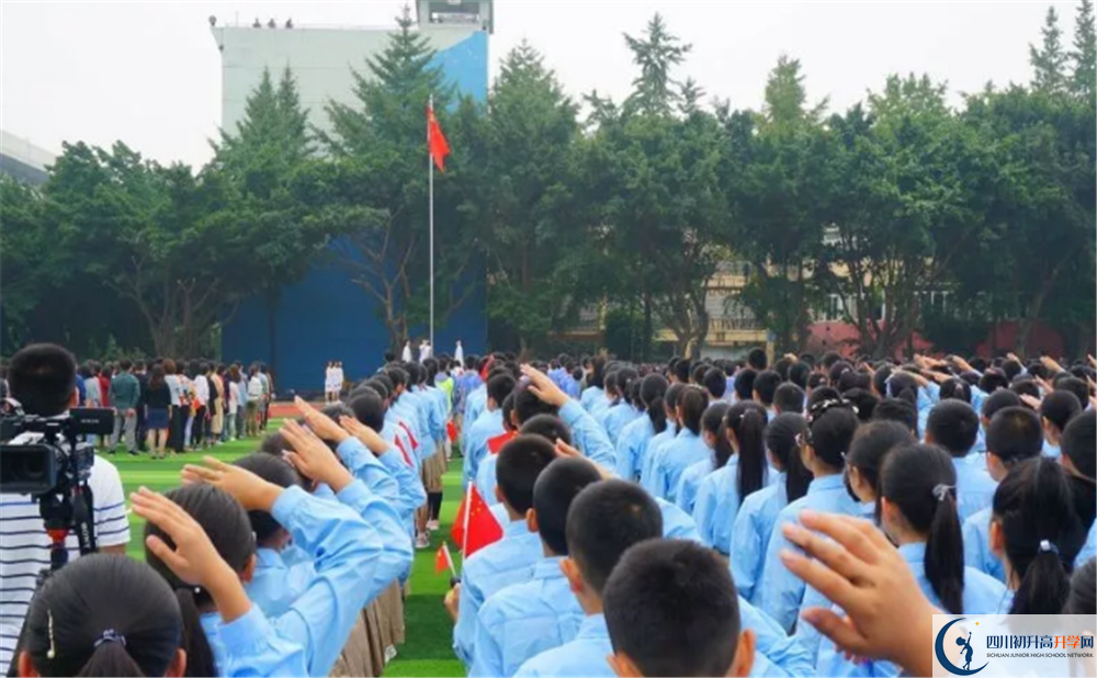 四川師范大學(xué)實驗外國語學(xué)校實驗班學(xué)費貴嗎？