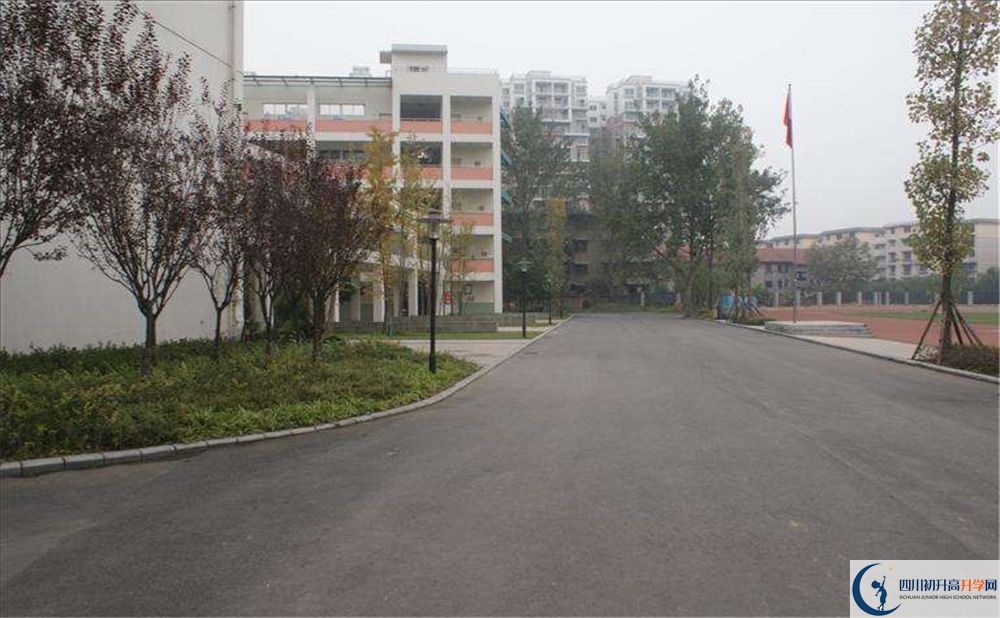 四川師范大學(xué)附屬中學(xué)實驗班學(xué)費貴嗎？