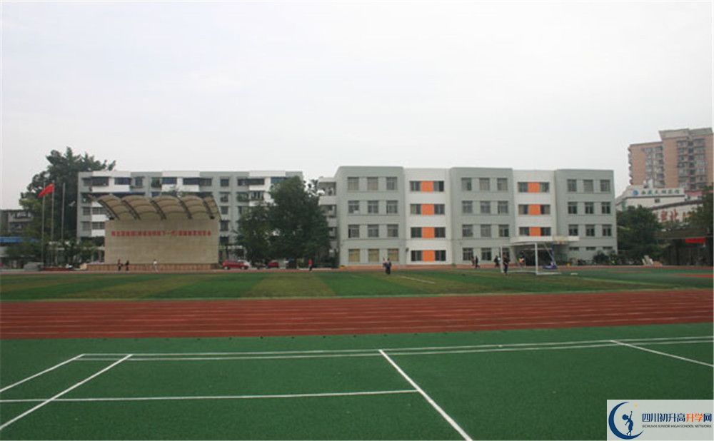 成都鐵路中學(xué)實(shí)驗(yàn)班學(xué)費(fèi)貴嗎？