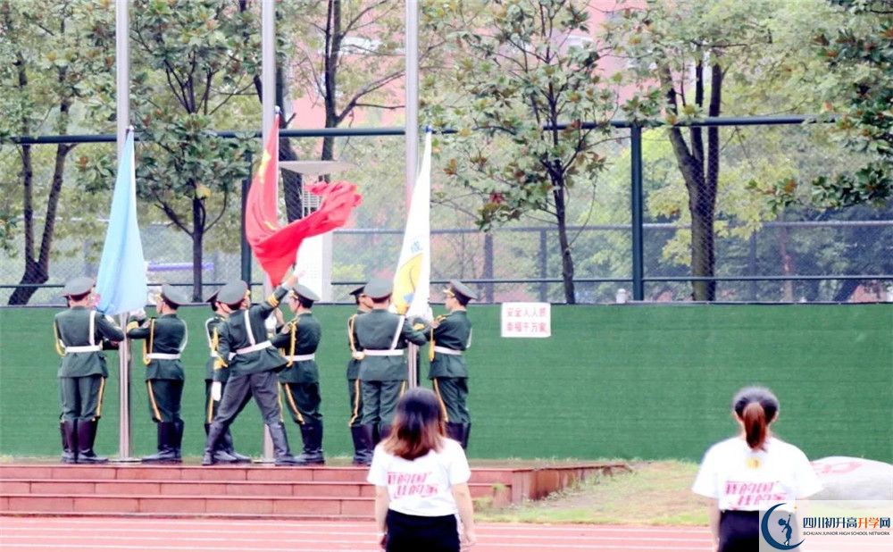 香城中學(xué)實(shí)驗(yàn)班學(xué)費(fèi)貴嗎？