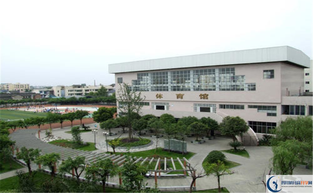 邛崍二中實(shí)驗(yàn)班學(xué)費(fèi)貴嗎？