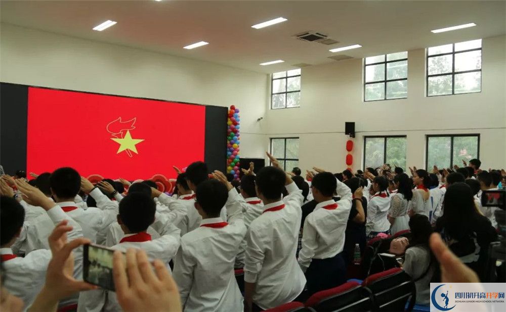 成都七中八一學(xué)校走讀生作息時間是多久？