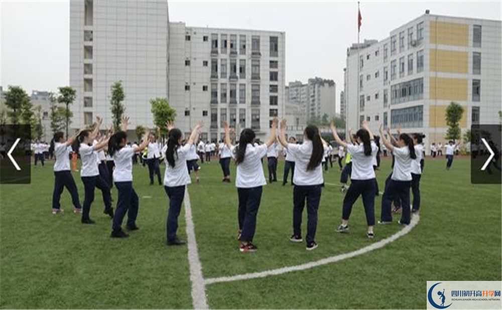 成都市第三中學(xué)在校學(xué)生總?cè)藬?shù)是多少？