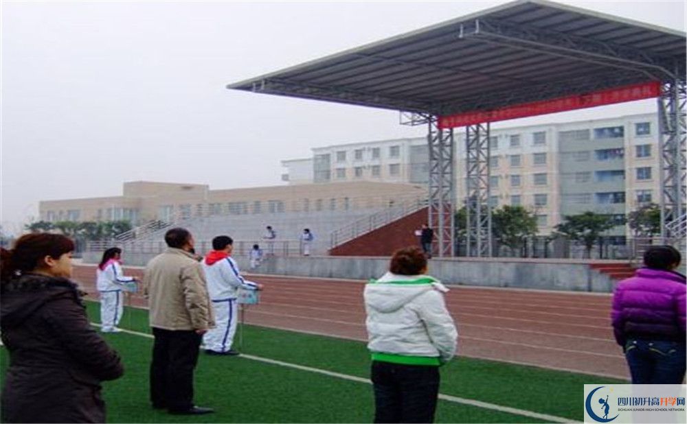 電子科技大學(xué)實(shí)驗(yàn)中學(xué)在校學(xué)生總?cè)藬?shù)是多少？