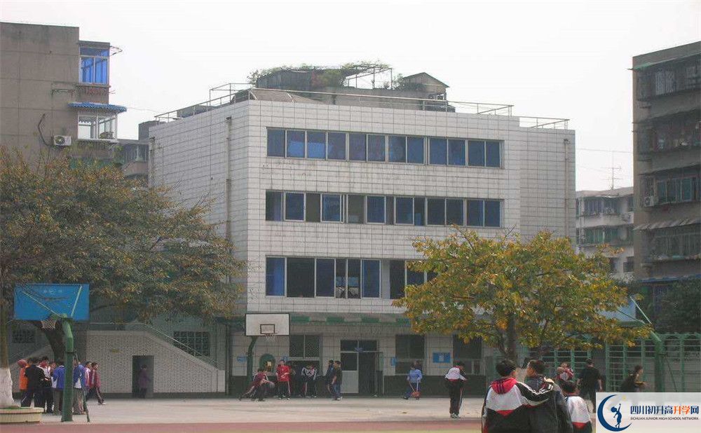 成都玉林中學(xué)在校學(xué)生總?cè)藬?shù)是多少？