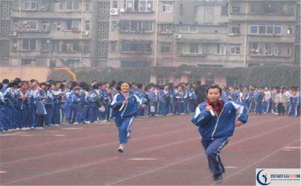 成都新世紀(jì)外國語學(xué)校在校學(xué)生總?cè)藬?shù)是多少？