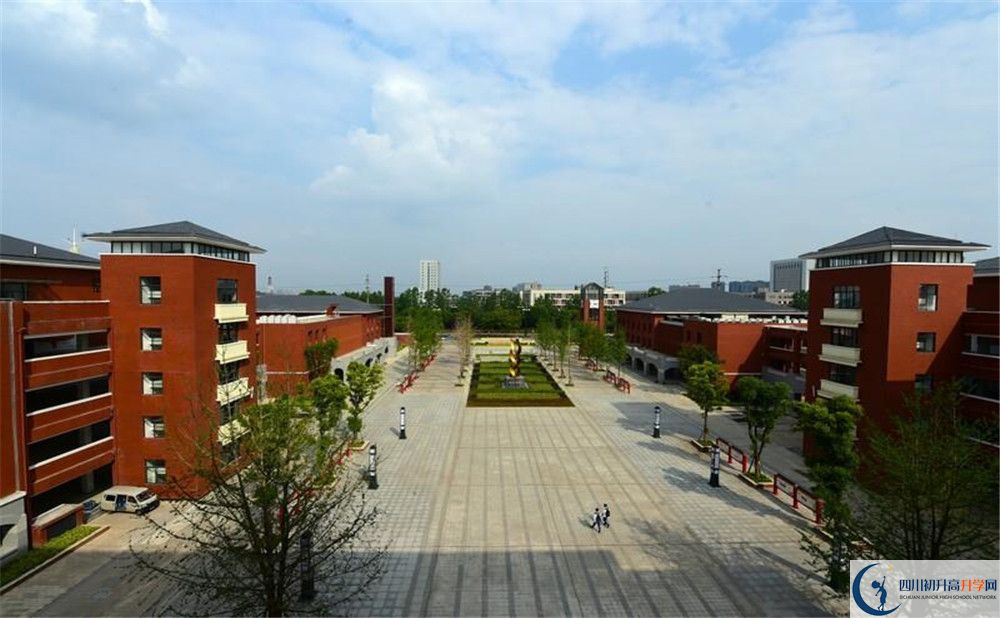 新都一中今年的學(xué)費怎么收取，是否變化？