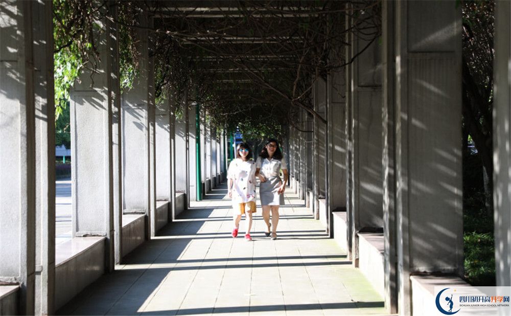 成都市龍泉中學2020年招生電話是多少？