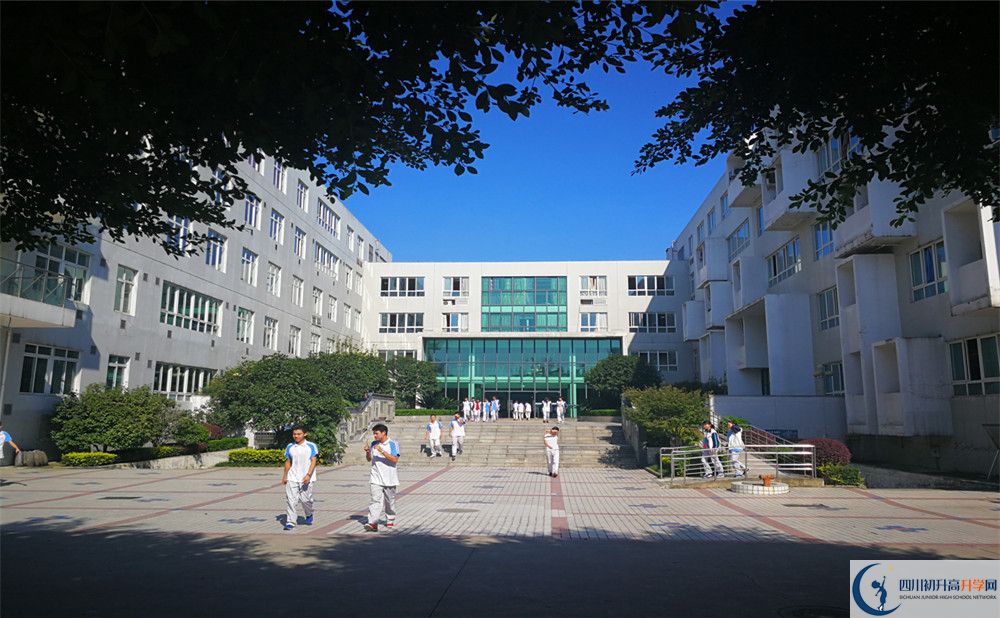 2020年成都市鐵路中學是國重嗎？